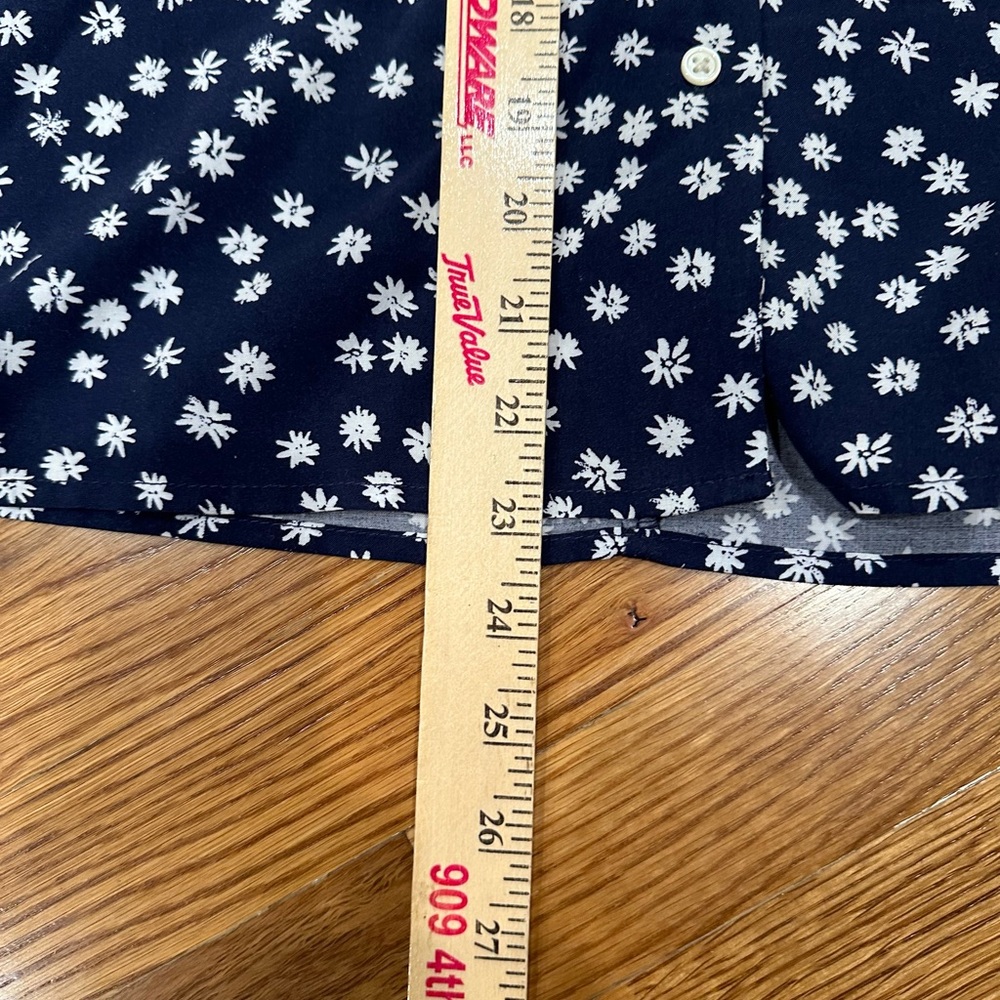 Gap. Small. - Picture 7 of 10